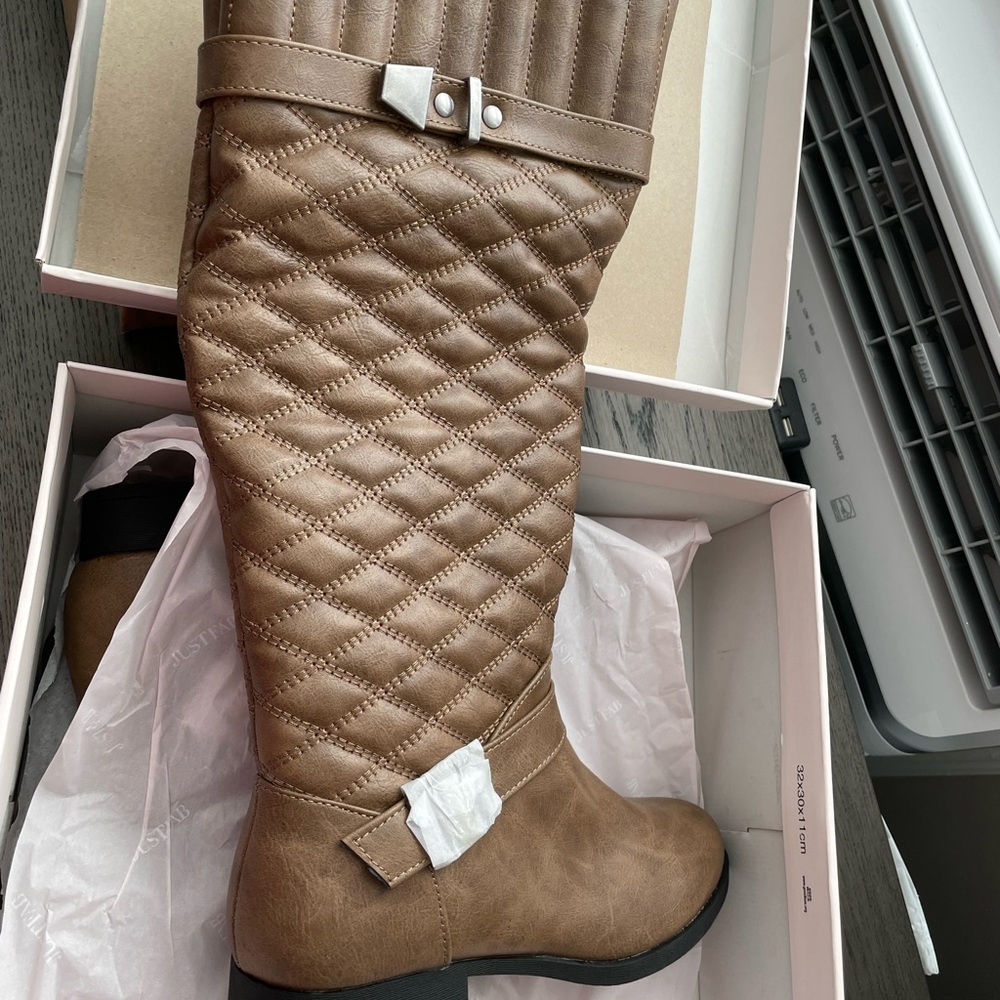 Flat Boots - Picture 2 of 6